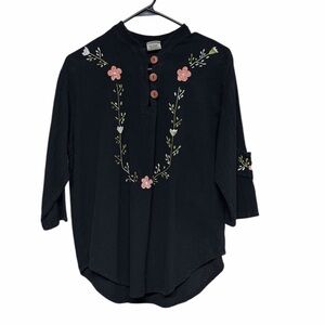 Chali floral Embroidered Black Women's cotton Top sz Medium